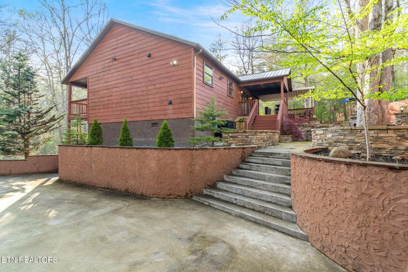 3220 Holly Ln, Sevierville, TN 37862
