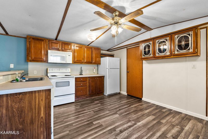 3220 W Wolf Valley Rd, Clinton, TN 37716