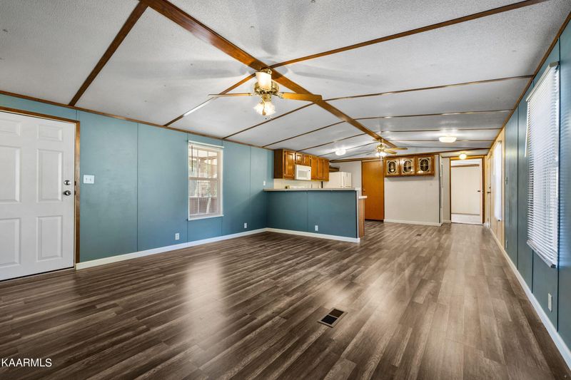 3220 W Wolf Valley Rd, Clinton, TN 37716