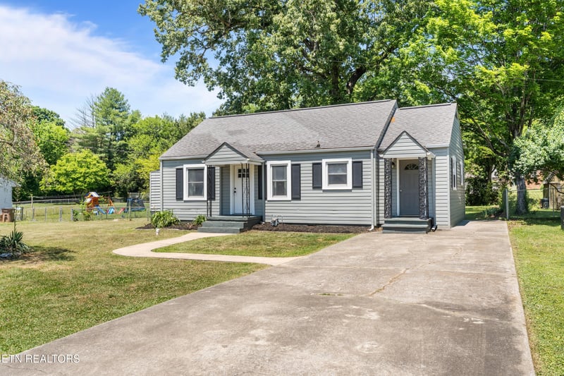 3221 Boright Dr, Knoxville, TN 37917