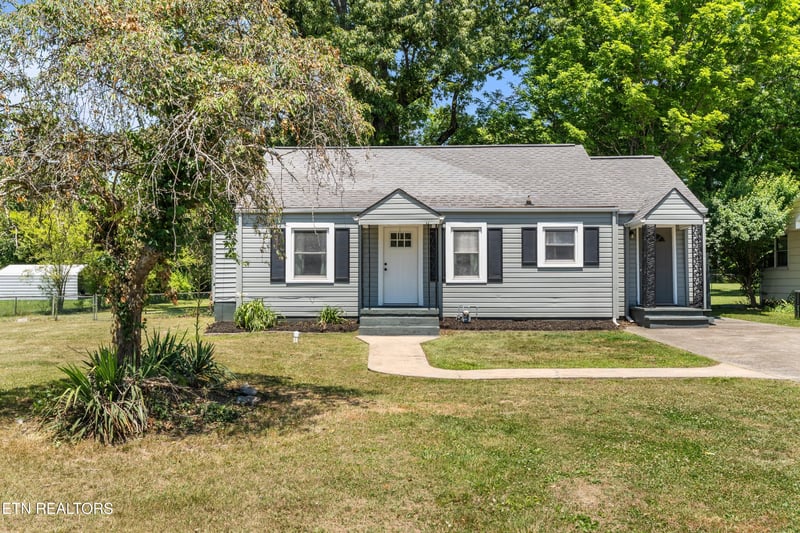 3221 Boright Dr, Knoxville, TN 37917