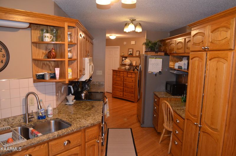 3221 High View Dr, Louisville, TN 37777