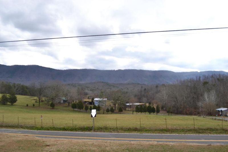 3223 Six Mile Rd, Maryville, TN 37803