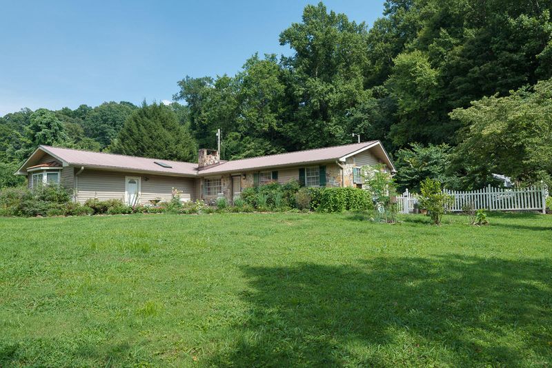 3223 W Wolf Valley Rd, Clinton, TN 37716