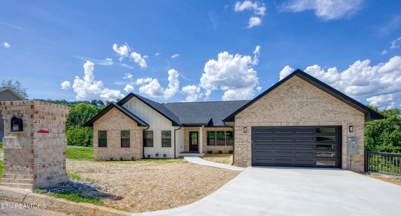 3224 Sandpiper Ct, Kodak, TN 37764