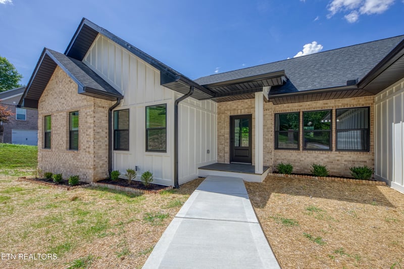 3224 Sandpiper Ct, Kodak, TN 37764