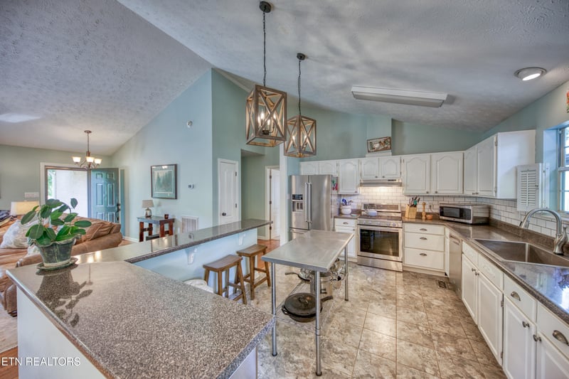 3225 Great Meadows Dr, Knoxville, TN 37920