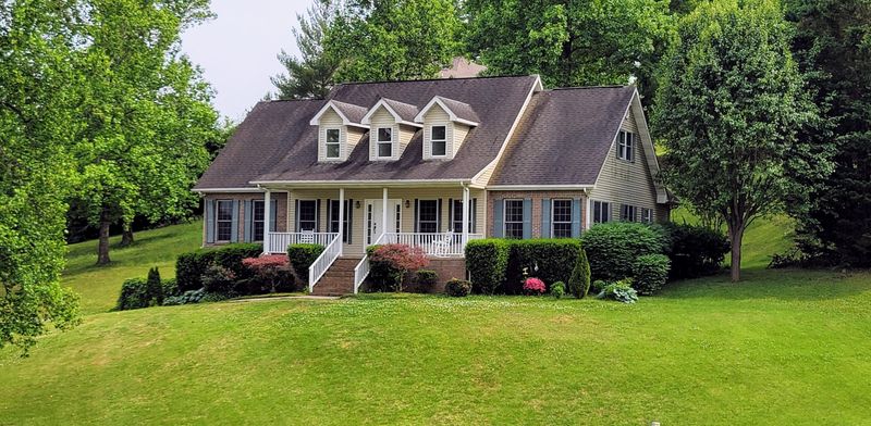 3229 Autumn Ln, Kodak, TN 37764