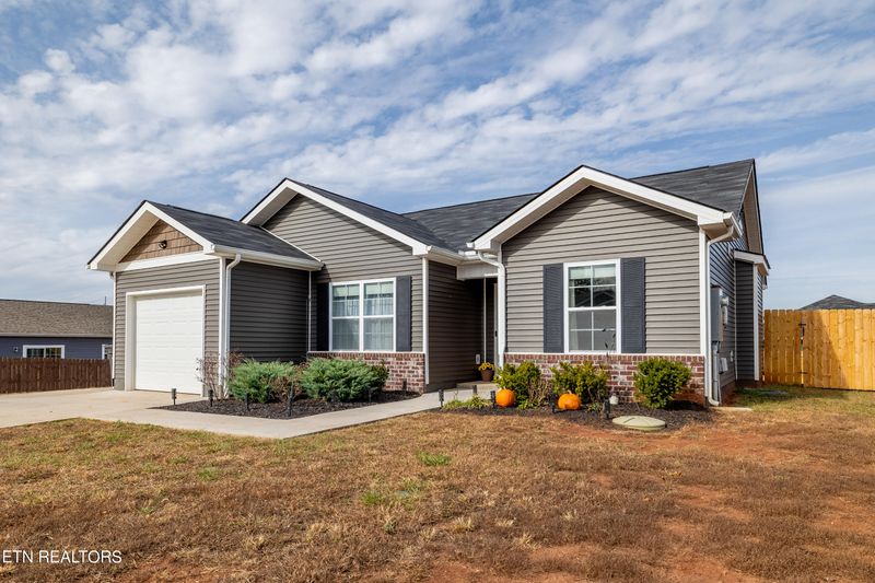 323 Hartfield Ln, Loudon, TN 37774