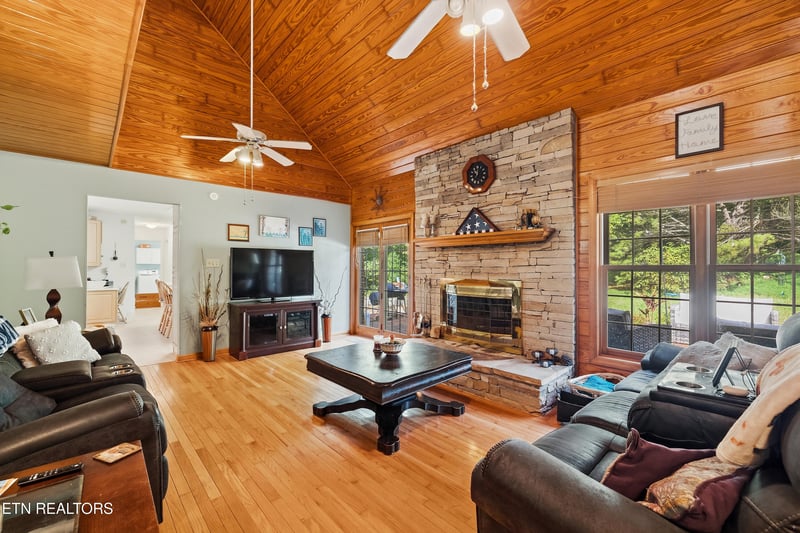 323 Kitts Rd, Luttrell, TN 37779