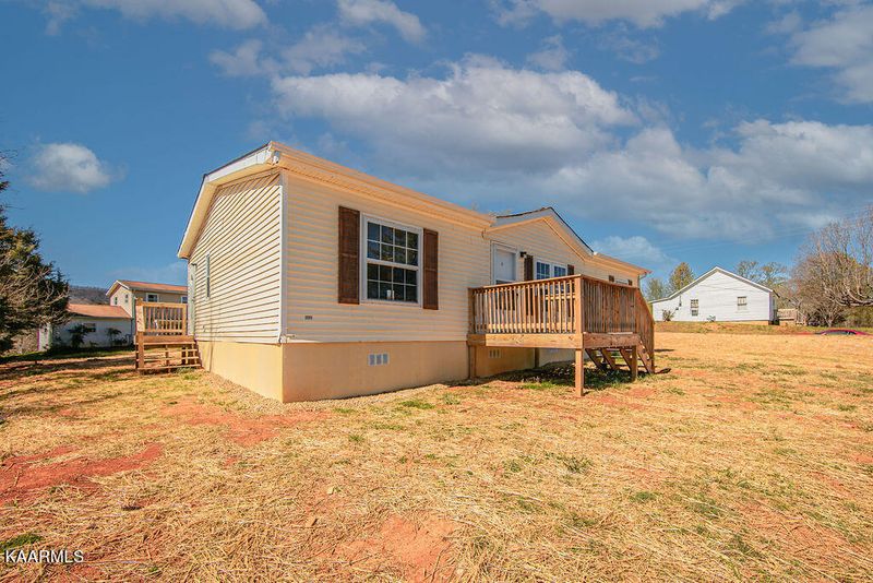 323 Maple St, Harriman, TN 37748
