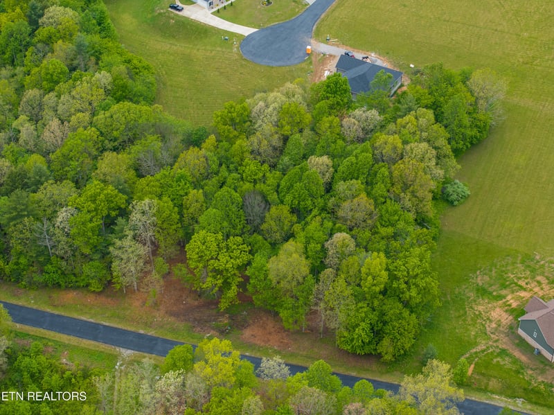 323 Noah Ln, Crossville, TN 38555