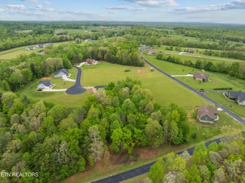 323 Noah Ln, Crossville, TN 38555