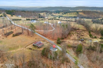 323 Oak Grove Ln, Sharps Chapel, TN 37866