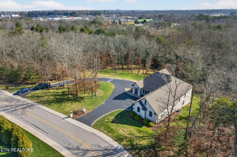 323 Riverview Dr, Crossville, TN 38555