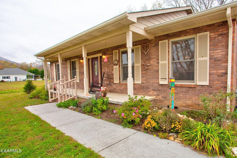 323 Sandy Ln, Townsend, TN 37882