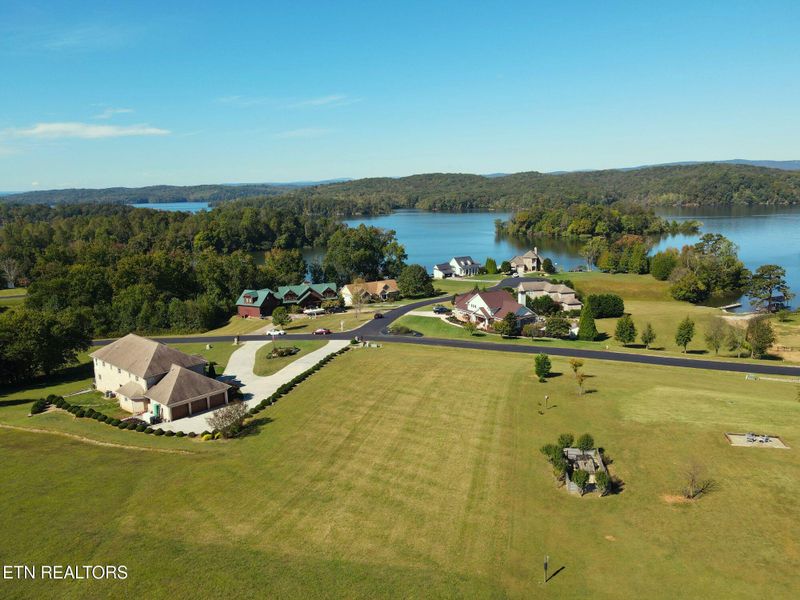 323 W Shore Dr, Rockwood, TN 37854