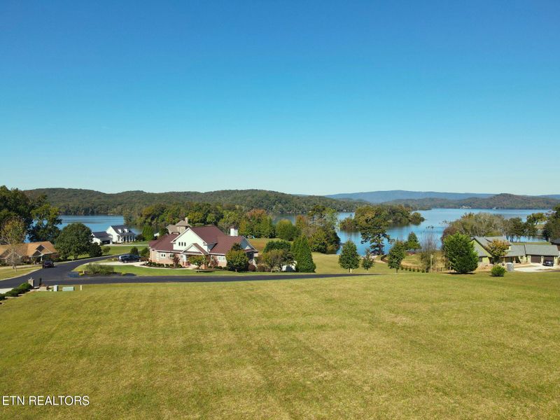 323 W Shore Dr, Rockwood, TN 37854
