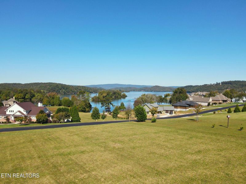 323 W Shore Dr, Rockwood, TN 37854