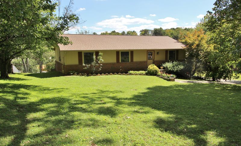 3231 Harrison Rd, Lenoir City, TN 37771