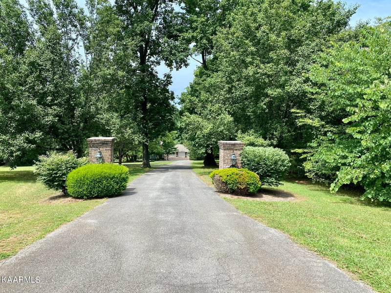 3231 Topside Dr, Kodak, TN 37764