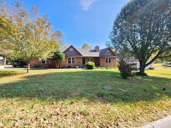 3232 Fairoaks Dr, Maryville, TN 37803