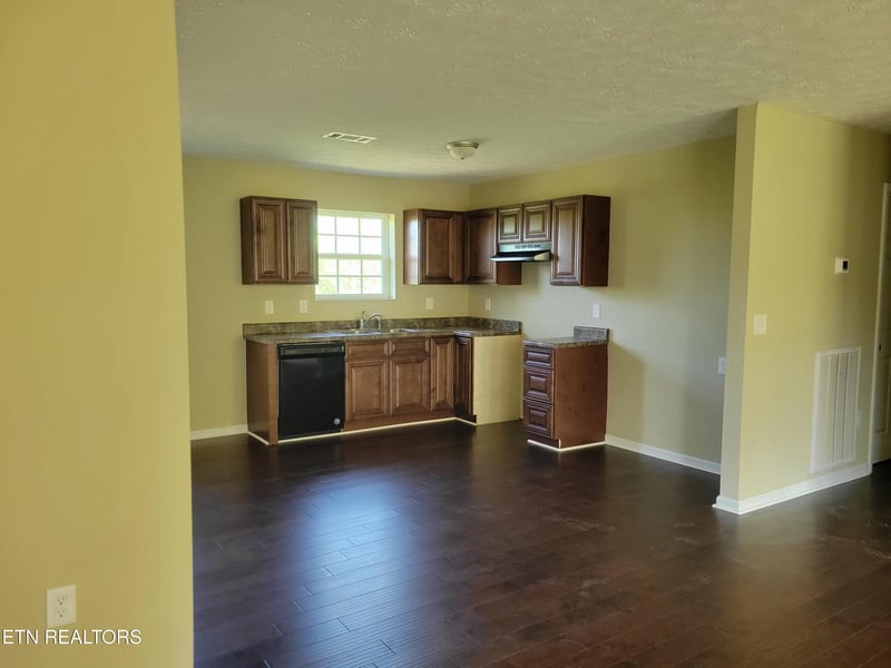 3236 Sandpiper Ct, Kodak, TN 37764