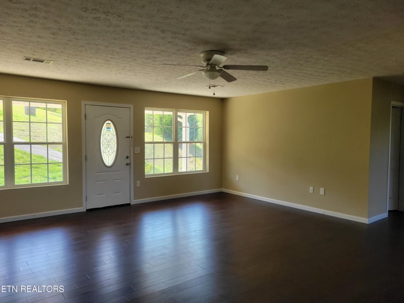 3236 Sandpiper Ct, Kodak, TN 37764