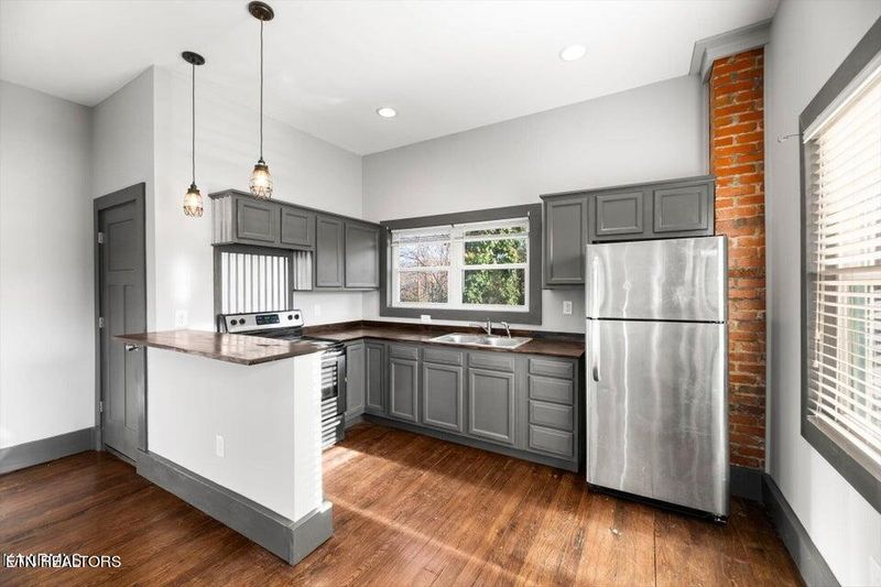 324 8th St, Etowah, TN 37331