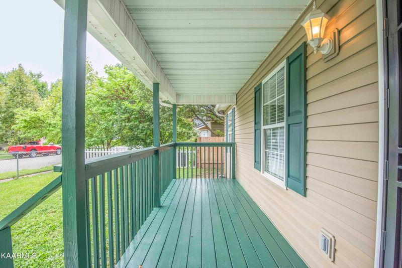 324 E Springdale Ave, Knoxville, TN 37917