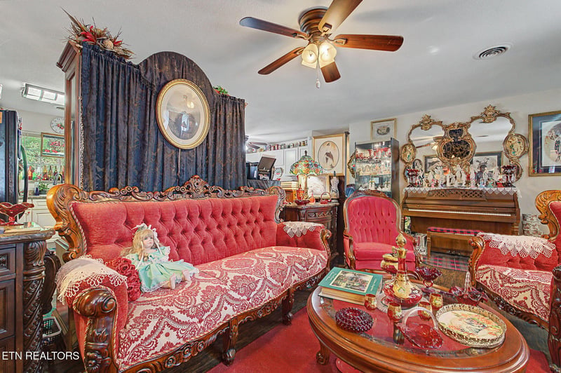 324 Fenway Dr, Pigeon Forge, TN 37863