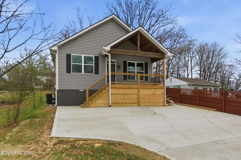 324 N Chilhowee Dr, Knoxville, TN 37914