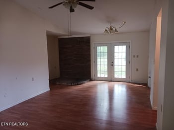 324 Oak Hill Dr, Crossville, TN 38572