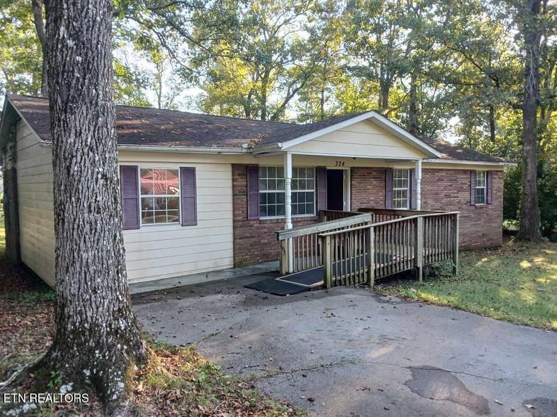 324 Oak Hill Dr, Crossville, TN 38572
