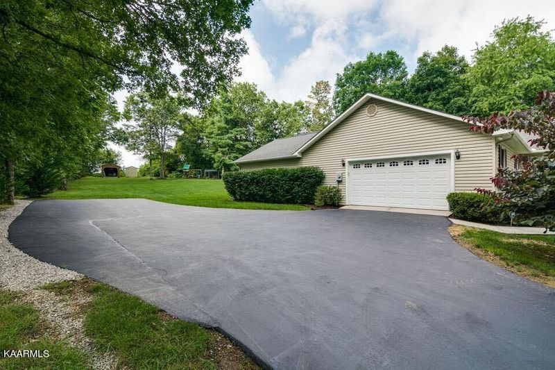 324 Stonecrest Loop, Crossville, TN 38571