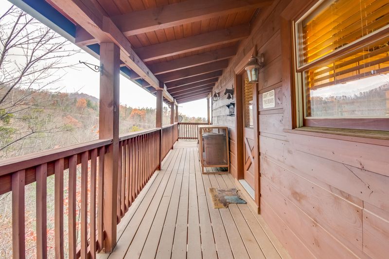 3240 Grouse Ridge Ln, Sevierville, TN 37862