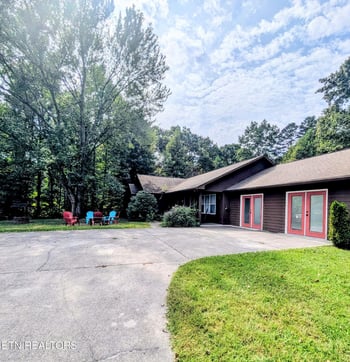 3240 W Laurelwood Ave, Sevierville, TN 37862