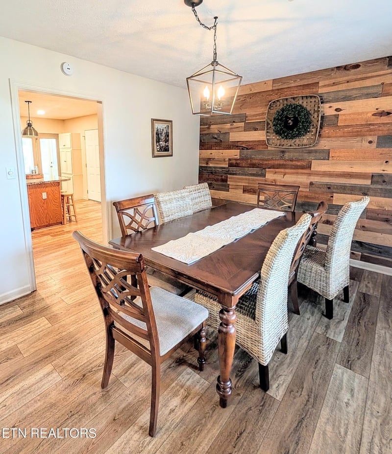 3240 W Laurelwood Ave, Sevierville, TN 37862