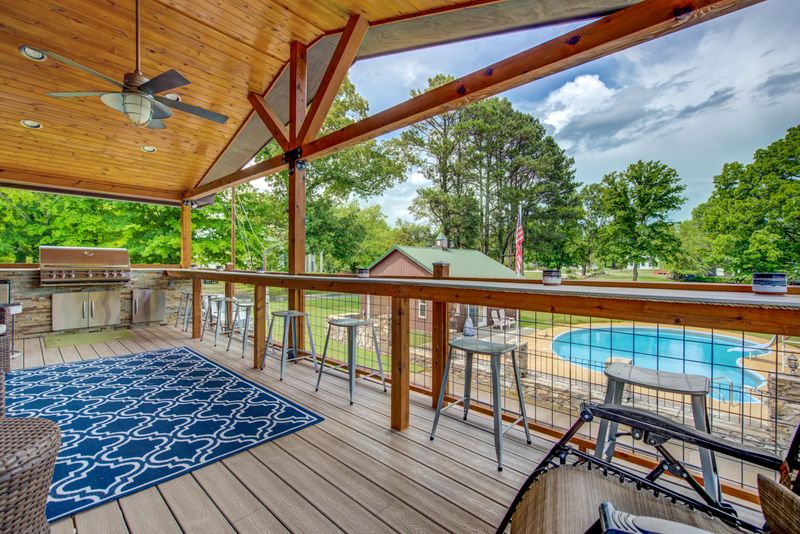 3244 Cox Rd, Louisville, TN 37777