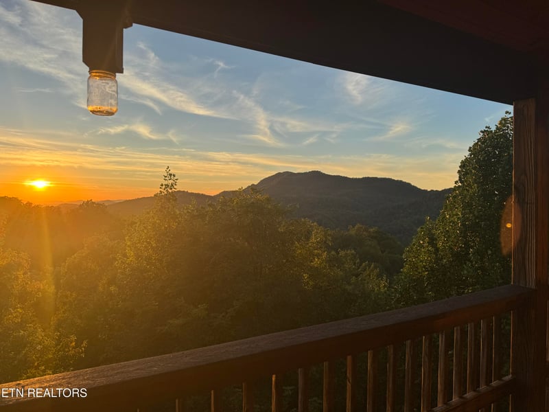 3248 Grouse Ridge Ln, Sevierville, TN 37862