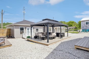 325 7th St, Rocky Top, TN 37769