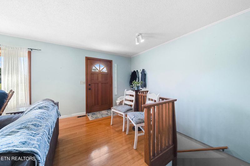 325 Beal Wood Dr, Sevierville, TN 37862