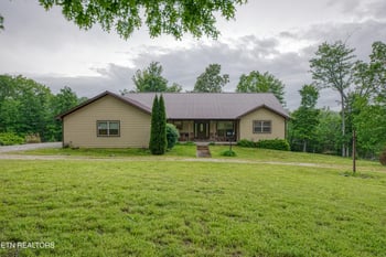 325 Burns Ridge Pvt Ln, Oneida, TN 37841