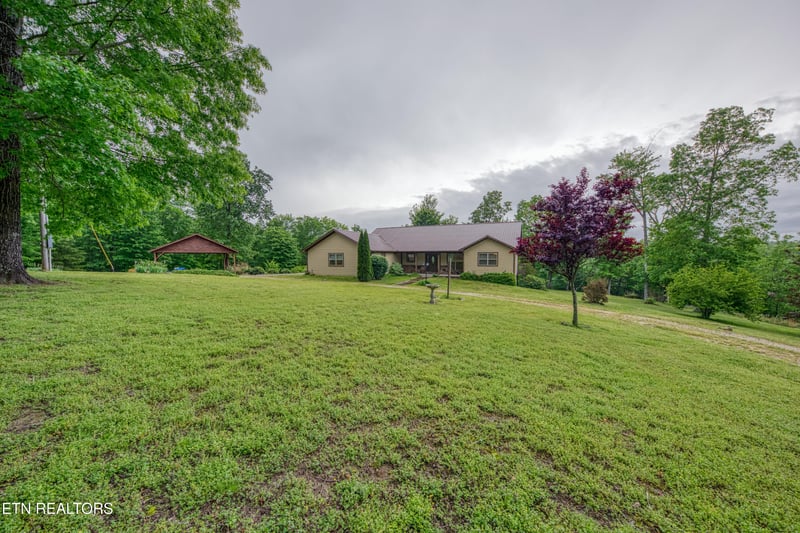 325 Burns Ridge Pvt Ln, Oneida, TN 37841