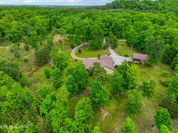325 Burns Ridge Pvt Ln, Oneida, TN 37841