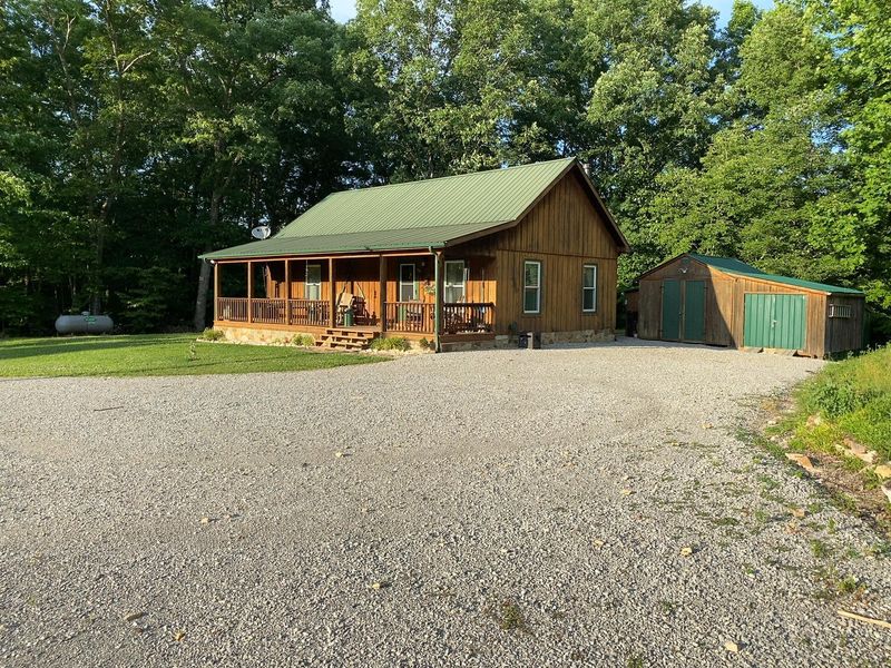 325 Campbell Highlands Dr, Pioneer, TN 37847