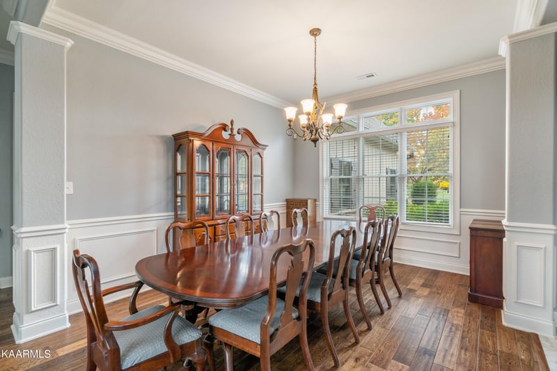 325 Conkinnon Dr, Lenoir City, TN 37772