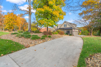 325 Conkinnon Dr, Lenoir City, TN 37772