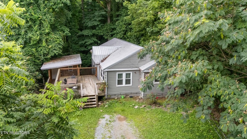 325 Elbow Ln, Gatlinburg, TN 37738