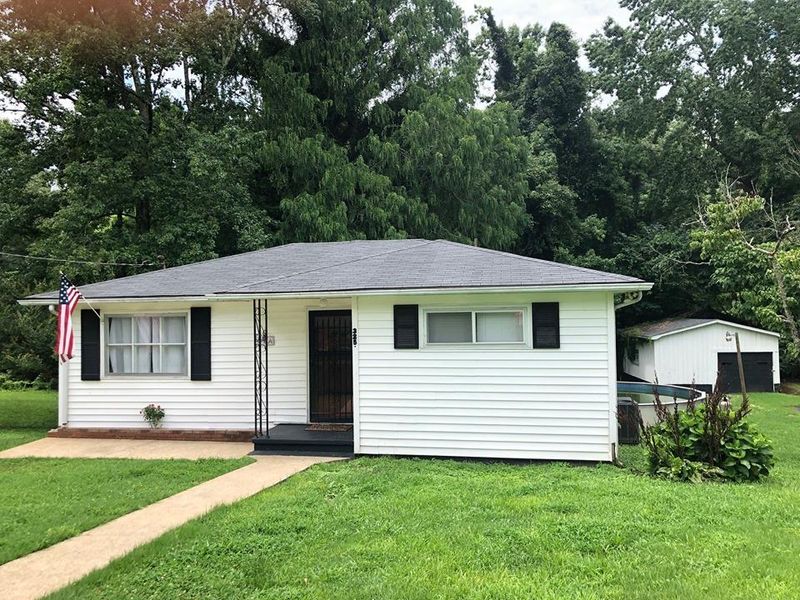 325 Hester Dr, Harriman, TN 37748